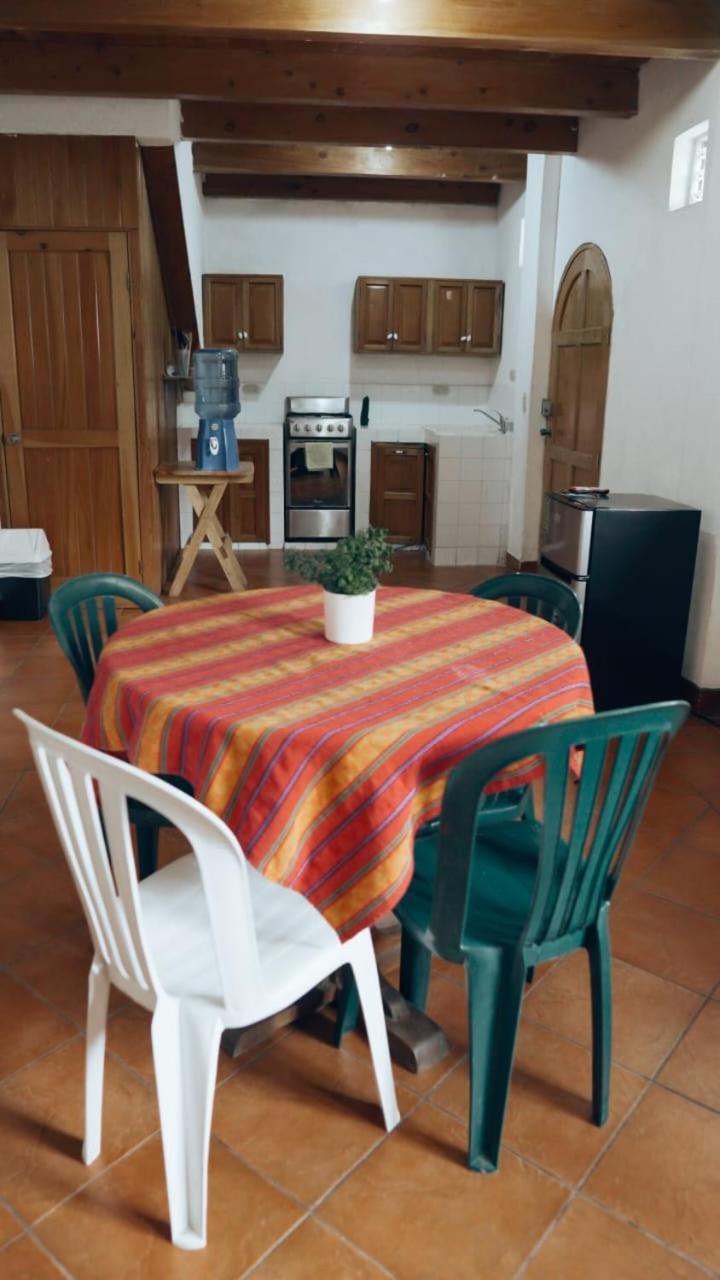 Hostal Dulces Suenos Panajachel Esterno foto